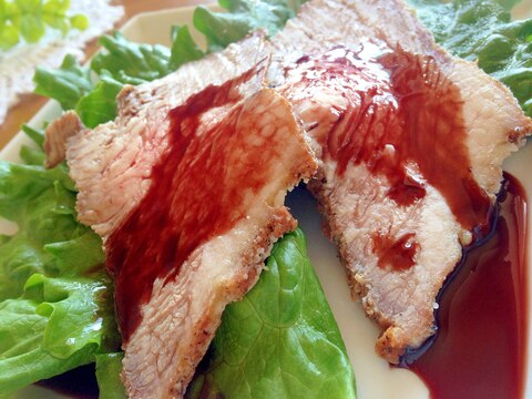 簡単豪華レンジで!赤ワインのローストビーフのタレ